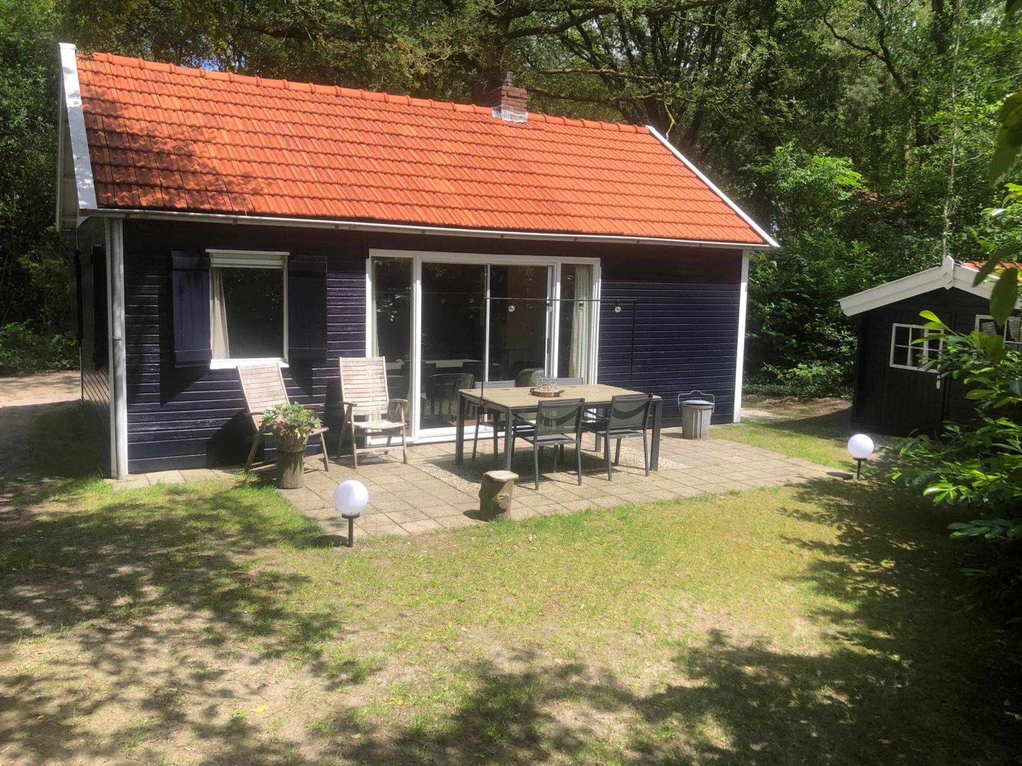 Vakantiehuis De Veldhoen Vrijgelegen Nabij De Rivier De Vecht Beerze Luaran gambar